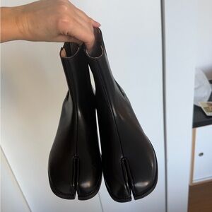 Black Leather Women's Ankle Boots in size EU 40 but feels more like 39